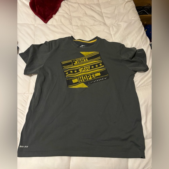 Nike Livestrong tee XXL - Picture 1 of 3